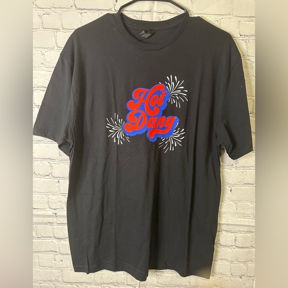 Ladies Black Graphic T-Shirt “Hot Dang” Size Large - Picture 1 of 3